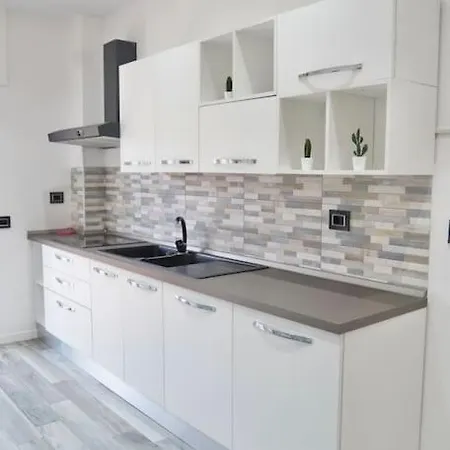 Ottavia Station Apartman *